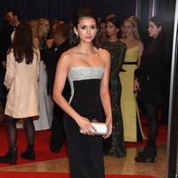 Nina Dobrev memiliki kaki jenjang dan seksi yang langsung menarik atensi saat melihatnya. Sebelum jadi aktris, Nina sering mewakili Kanada dalam kompetisi olahraga cabang senam lantai di Eropa. So, kamu tahu kan dari mana ia dapat kaki indahnya itu. Foto: Frazer Harrison/Getty Images
