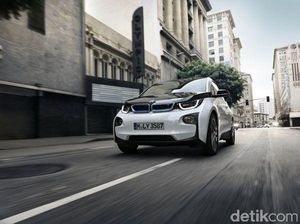 Ragukan Mobil Hybrid? Nih Lihat Saat Ngedrift