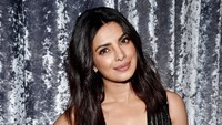 Priyanka tampak memesona. Dimitrios Kambouris/Getty Images for Yahoo/detikFoto.