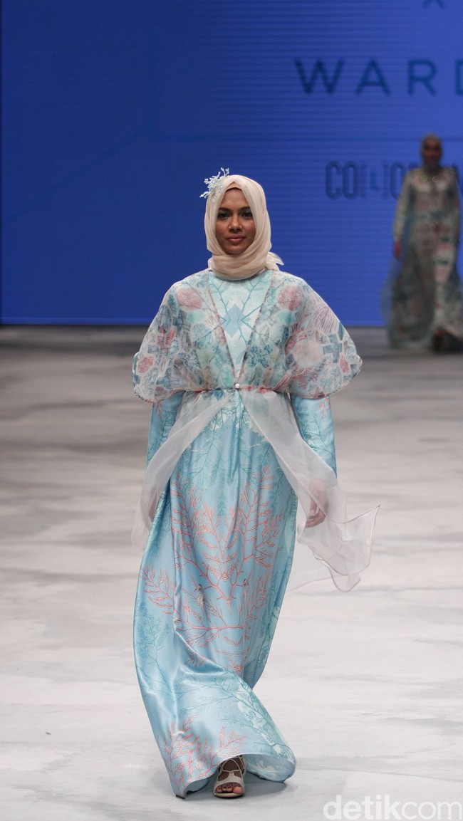 Ria Miranda for Wardah Co[l]ordination. Indonesia Fashion Week 2016 at Jakarta Convention Center. Senayan. Jakarta. [Foto: Mohammad Abduh/Wolipop]