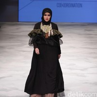 Zaskia Sungkar for Wardah Co[l]ordination. Indonesia Fashion Week 2016 at Jakarta Convention Center. Senayan. Jakarta. [Foto: Mohammad Abduh/Wolipop]