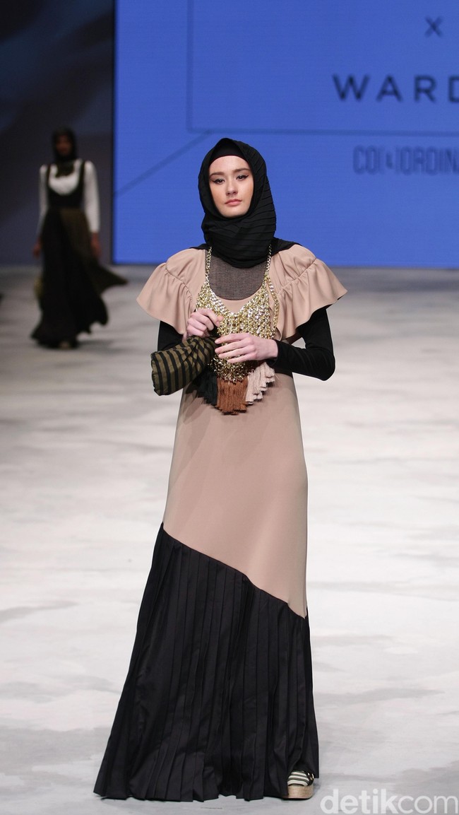 Zaskia Sungkar for Wardah Co[l]ordination. Indonesia Fashion Week 2016 at Jakarta Convention Center. Senayan. Jakarta. [Foto: Mohammad Abduh/Wolipop]