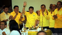 Awalnya ada 11 bakal caketum yang diundang di sosialisasi siang ini. Mereka adalah Ade Komarudin, Setya Novanto, Idrus Marham, Aziz Syamsudin, Airlangga Hartarto, Mahyudin, Syahrul Yasin Limpo, Priyo Budi Santoso, Indra Bambang Utoyo, Watty Amir, dan Hutomo Mandala Putra.