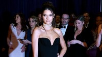 Kendall terlihat sangat anggun. Larry Busacca/Getty Images/detikFoto.