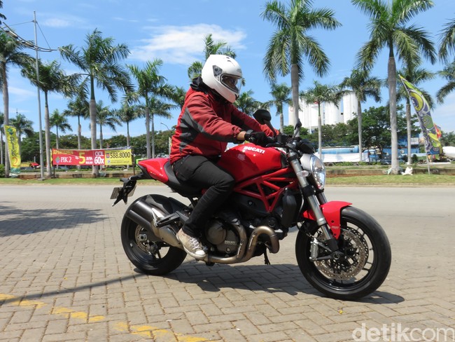 Motor Galak Ducati Monster 821