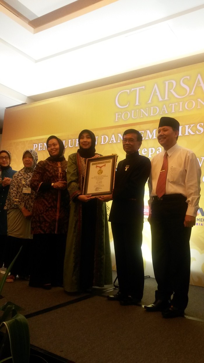 Pemeriksaan Gigi Gratis 1.208 Guru PAUD di Bandung Raih Rekor MURI