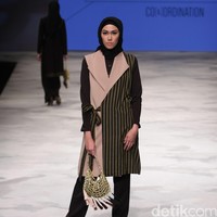 Zaskia Sungkar for Wardah Co[l]ordination. Indonesia Fashion Week 2016 at Jakarta Convention Center. Senayan. Jakarta. [Foto: Mohammad Abduh/Wolipop]