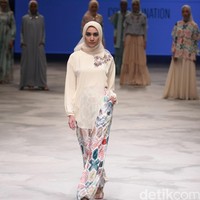 Ria Miranda for Wardah Co[l]ordination. Indonesia Fashion Week 2016 at Jakarta Convention Center. Senayan. Jakarta. [Foto: Mohammad Abduh/Wolipop]