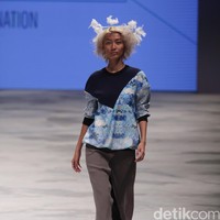 Happa for Wardah Co[l]ordination. Indonesia Fashion Week 2016 at Jakarta Convention Center. Senayan. Jakarta. [Foto: Mohammad Abduh/Wolipop]