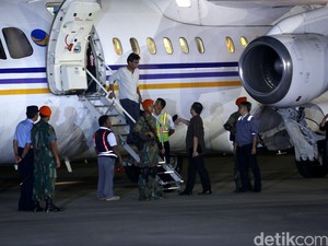 Disambut Menlu dan Panglima, Ini Penampakan 10 WNI Ketika Turun dari Pesawat