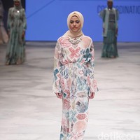 Ria Miranda for Wardah Co[l]ordination. Indonesia Fashion Week 2016 at Jakarta Convention Center. Senayan. Jakarta. [Foto: Mohammad Abduh/Wolipop]