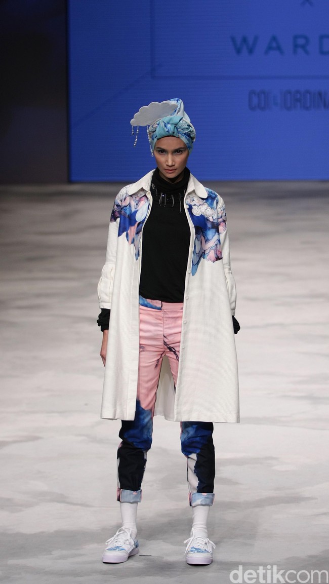 Happa for Wardah Co[l]ordination. Indonesia Fashion Week 2016 at Jakarta Convention Center. Senayan. Jakarta. [Foto: Mohammad Abduh/Wolipop]