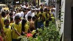 Bupati Dedi Bersih-bersih Lingkungan di Hardiknas