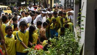 Menurut Dedi, aksi bersih-bersih dipilih sebagai peringatan Hardiknas 2016 karena saat ini mayoritas pelajar kurang peka dengan lingkungan sekitar. Mereka hanya fokus pada akademisi sebagai tolak ukur prestasi.
