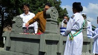 Selain Ki Hajar Dewantara dan Nyi Hajar Dewantara, di kompleks Taman Makam Wijaya Brata juga dimakamkan sejumlah tokoh/pahlawan nasional dan para para tokoh-tokoh pendirian perguruan Taman Siswa.