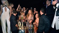 Model kelahiran Los Angeles itu merayakannya bersama para sahabat. David Becker/Getty Images for Wynn Las Vegas/detikFoto.