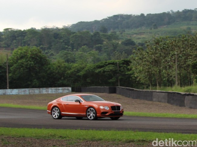 Menaklukkan Bentley Continental GT V8 S di Sirkuit Sentul
