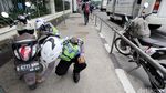 Polisi Cabut Pentil Motor yang Parkir Sembarangan