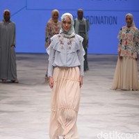 Ria Miranda for Wardah Co[l]ordination. Indonesia Fashion Week 2016 at Jakarta Convention Center. Senayan. Jakarta. [Foto: Mohammad Abduh/Wolipop]