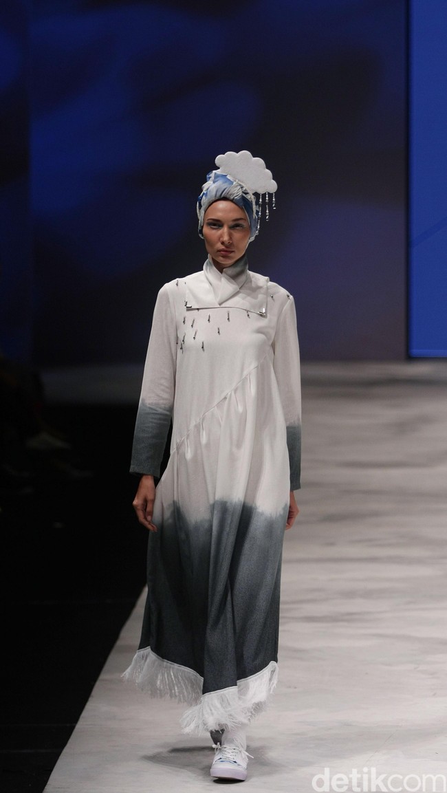 Happa for Wardah Co[l]ordination. Indonesia Fashion Week 2016 at Jakarta Convention Center. Senayan. Jakarta. [Foto: Mohammad Abduh/Wolipop]
