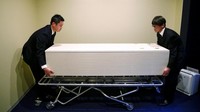 20.000 Orang meninggal tiap tahunnya di Jepang. Diperkirakan pada tahun 2040, 1,7 juta orang Jepang meninggal tiap tahun. (Foto: Thomas Peter/Reuters)