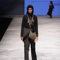 Zaskia Sungkar for Wardah Co[l]ordination. Indonesia Fashion Week 2016 at Jakarta Convention Center. Senayan. Jakarta. [Foto: Mohammad Abduh/Wolipop]