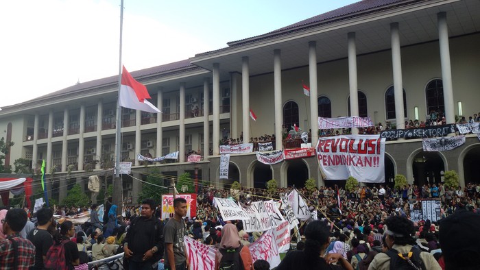 Petugas Keamanan UGM: Balairung Bersih dari Demonstran Malam Ini