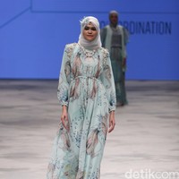 Ria Miranda for Wardah Co[l]ordination. Indonesia Fashion Week 2016 at Jakarta Convention Center. Senayan. Jakarta. [Foto: Mohammad Abduh/Wolipop]