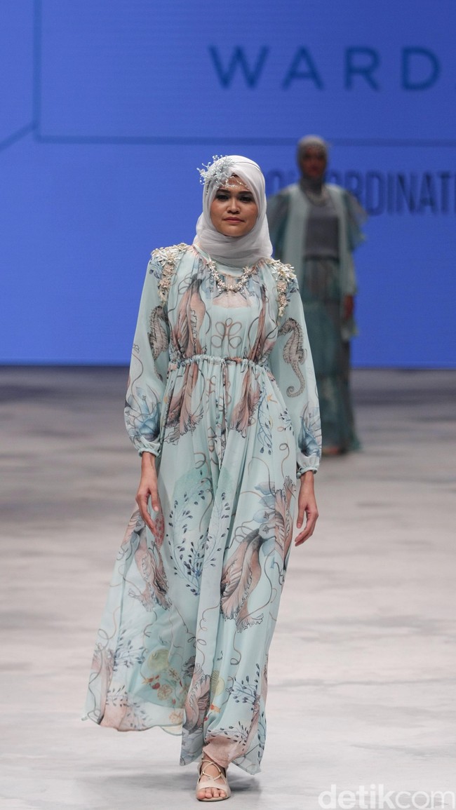 Ria Miranda for Wardah Co[l]ordination. Indonesia Fashion Week 2016 at Jakarta Convention Center. Senayan. Jakarta. [Foto: Mohammad Abduh/Wolipop]
