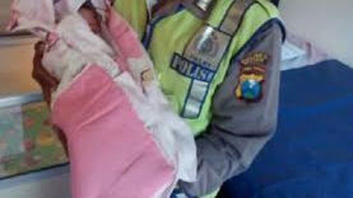Lagi, Sesosok Bayi Perempuan Ditemukan di Rombong Bakso