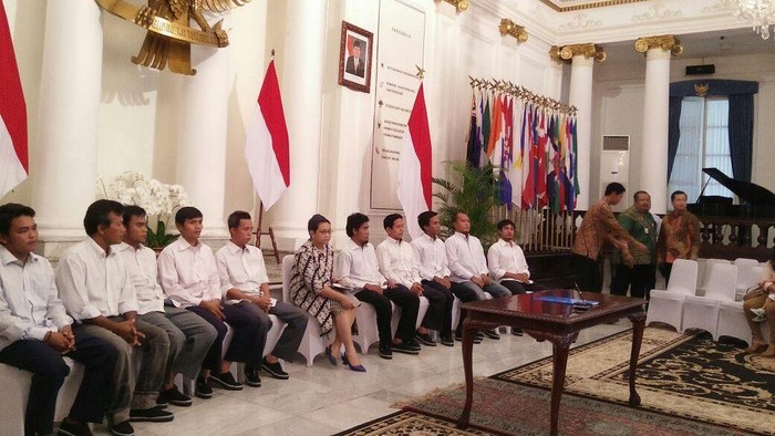Tiba di Kemenlu, 10 WNI Sandera Abu Sayyaf Diserahterimakan ke Keluarga