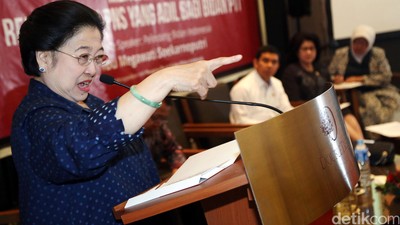 Megawati Hadiri Diskusi Membahas Bidan