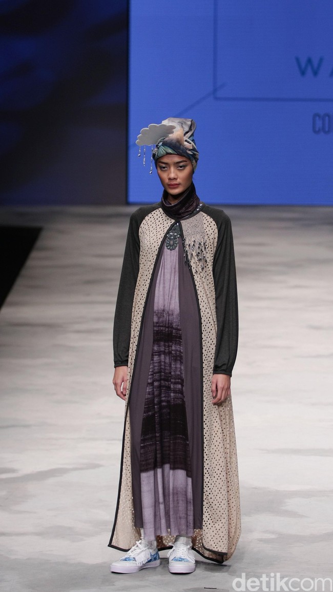 Happa for Wardah Co[l]ordination. Indonesia Fashion Week 2016 at Jakarta Convention Center. Senayan. Jakarta. [Foto: Mohammad Abduh/Wolipop]