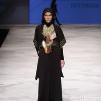 Zaskia Sungkar for Wardah Co[l]ordination. Indonesia Fashion Week 2016 at Jakarta Convention Center. Senayan. Jakarta. [Foto: Mohammad Abduh/Wolipop]