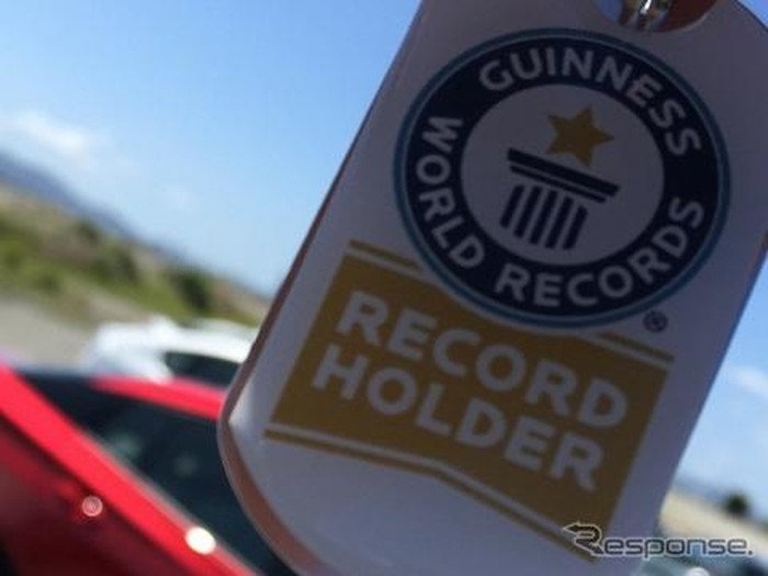 Parade Mobil Hybrid Toyota Cetak Rekor Dunia