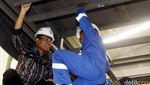 Saleh Husin Kunjungi Pabrik Pembuat Garbarata