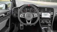 Interior mobil. Cukup mewah dan sporty ya? Foto: VW