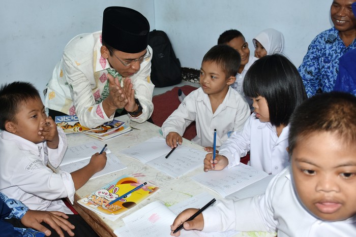 Peringatan Hardiknas dan Semangat Anak-anak SLB Mataram Menggapai Impian