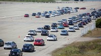 Lewat parade, Toyota sekaligus mengampanyekan untuk menggunakan mobil bertenaga alternatif yang berdampak pada lingkungan. Foto: Response
