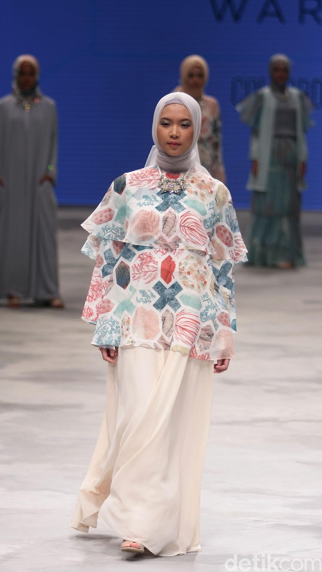 Ria Miranda for Wardah Co[l]ordination. Indonesia Fashion Week 2016 at Jakarta Convention Center. Senayan. Jakarta. [Foto: Mohammad Abduh/Wolipop]