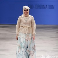 Ria Miranda for Wardah Co[l]ordination. Indonesia Fashion Week 2016 at Jakarta Convention Center. Senayan. Jakarta. [Foto: Mohammad Abduh/Wolipop]