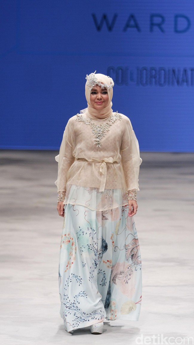Ria Miranda for Wardah Co[l]ordination. Indonesia Fashion Week 2016 at Jakarta Convention Center. Senayan. Jakarta. [Foto: Mohammad Abduh/Wolipop]