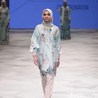 Ria Miranda for Wardah Co[l]ordination. Indonesia Fashion Week 2016 at Jakarta Convention Center. Senayan. Jakarta. [Foto: Mohammad Abduh/Wolipop]