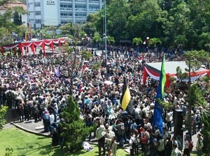 1.000-an Mahasiswa UGM Demo Menolak UKT dan Relokasi Kantin Bonbin