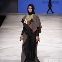 Zaskia Sungkar for Wardah Co[l]ordination. Indonesia Fashion Week 2016 at Jakarta Convention Center. Senayan. Jakarta. [Foto: Mohammad Abduh/Wolipop]