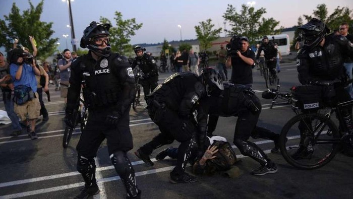 Aksi Demo May Day di AS Rusuh, 5 Polisi Terluka dan 9 Orang Ditangkap