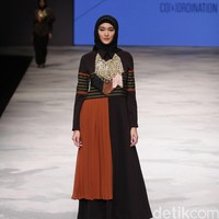 Zaskia Sungkar for Wardah Co[l]ordination. Indonesia Fashion Week 2016 at Jakarta Convention Center. Senayan. Jakarta. [Foto: Mohammad Abduh/Wolipop]