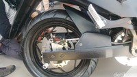 Karena memakai motor listrik, tidak ada knalpot di bagian belakang motor. Foto: Imam Wahyudiyanto