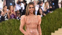 Bagaimana menurut Anda gaya Beyonce kali ini? Dimitrios Kambouris/Getty Images/detikFoto.
