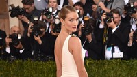 Rosie Huntington-Whiteley. Dimitrios Kambouris/Getty Images/detikFoto.